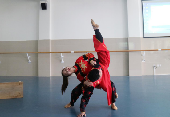 舞青春色彩 创江职未来712.jpg