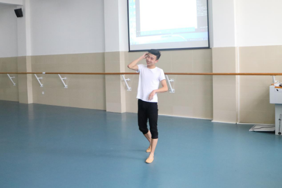 舞青春色彩 创江职未来990.jpg