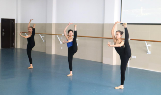 舞青春色彩 创江职未来1079.jpg