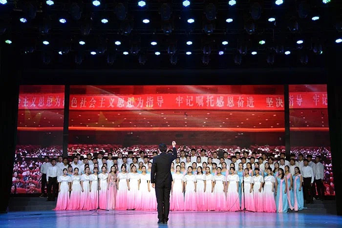 学院合唱团排练