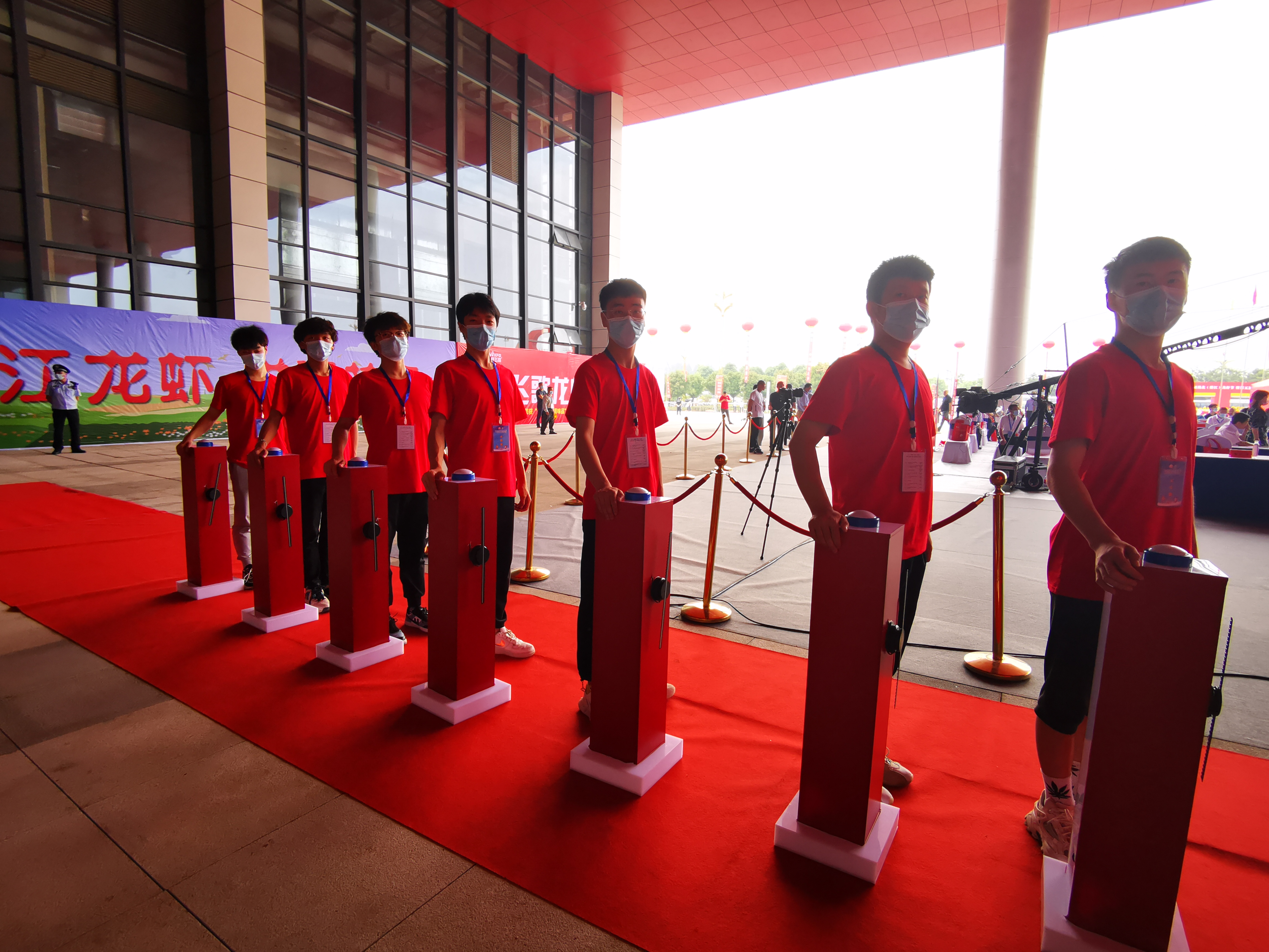 中国龙虾节志愿服...