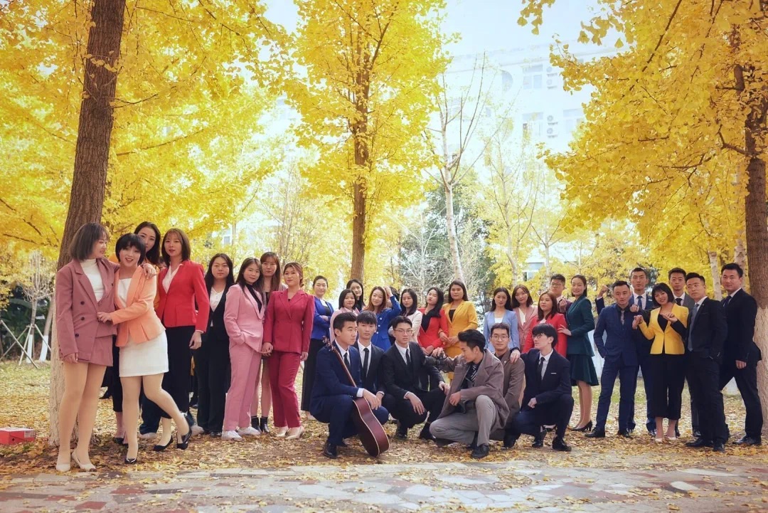 播音与主持专业学...