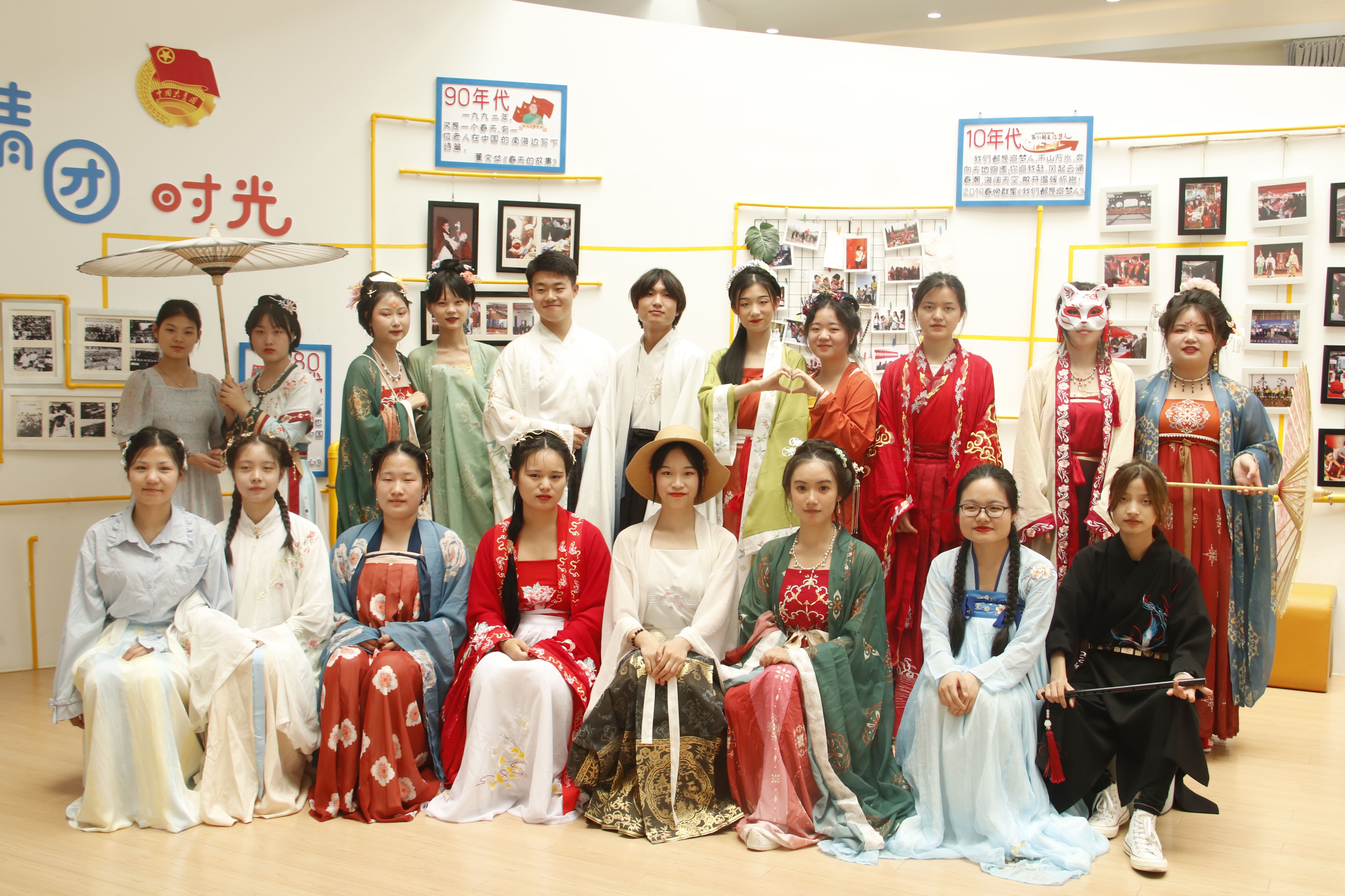 楚韵汉服社开展活动